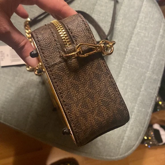 Michael Kors NYC license plate crossbody NWT - Picture 5 of 12